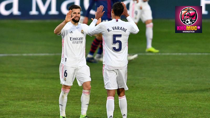 Sau khi Sergio Ramos rời Real Madrid năm 2021, Varane vinh dự được khoác chiếc áo số 5