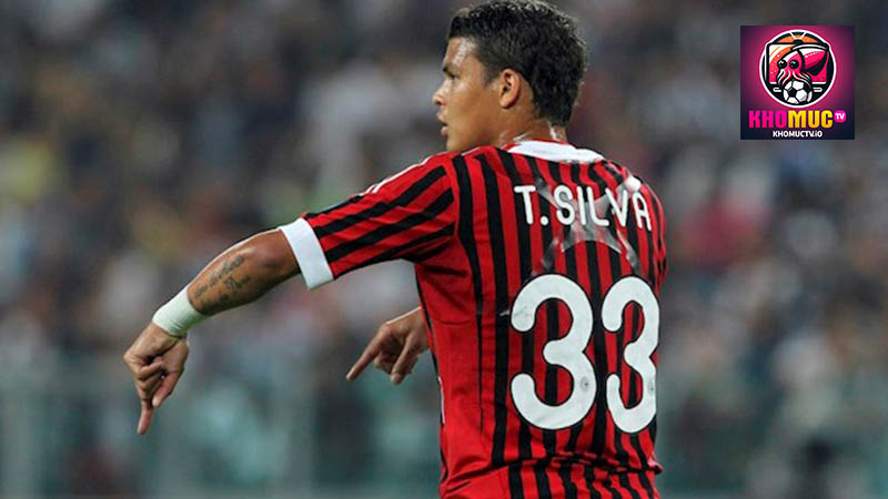Thời kỳ Thiago Silva thi đấu cho AC Milan anh mặc áo số 33
